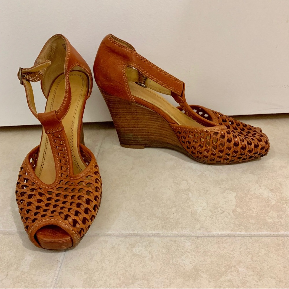 * FRYE * T-strap woven wedges